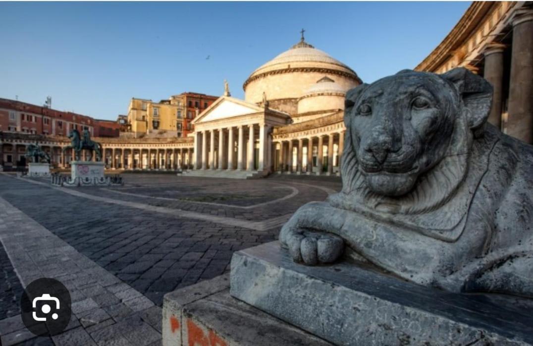 Casa Gioia, Tra Palazzo Reale,Lungomare E Monte Echia Nápoles Exterior foto